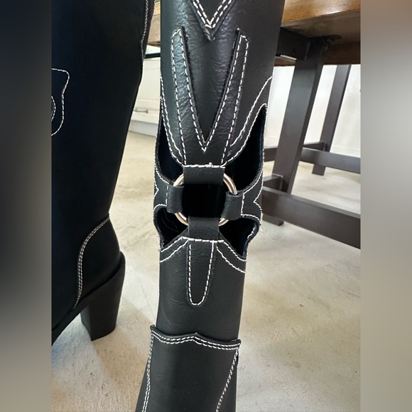 Delia’s Boots - Picture 3 of 4